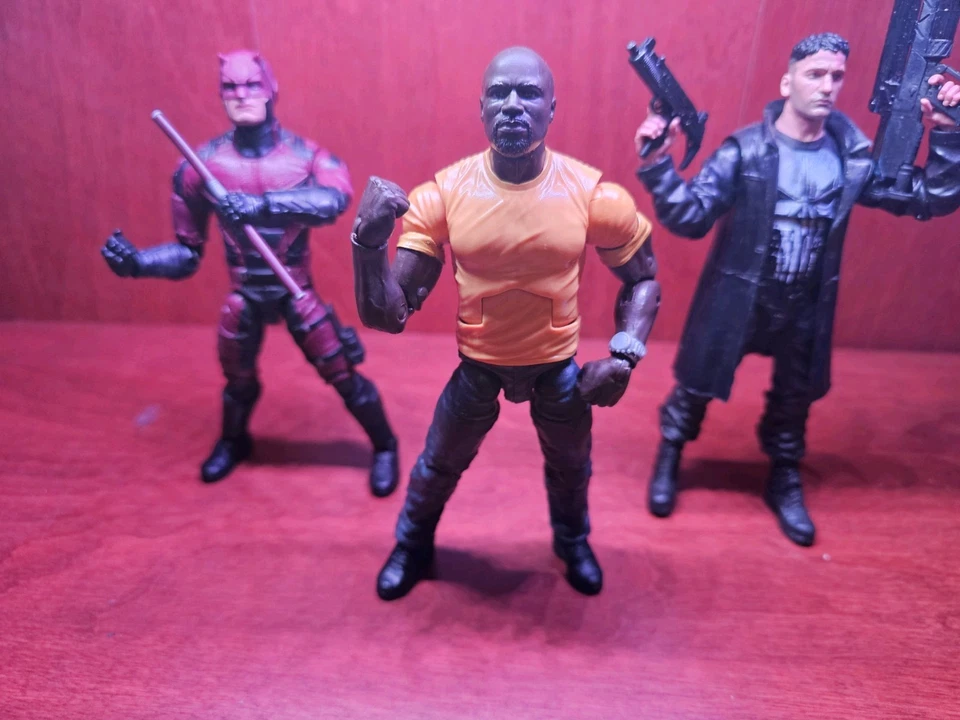 Lote de figuras de ação Marvel Legends Netflix Demolidor, Luke Cage e Justiceiro - Imagem 3 de 4