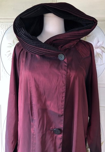 CHAQUETA GABARDINA MYCRA PAC NOW DONATELLA REVERSIBLE NEGRA GRANATE LLUVIA M/L USADA EN EXCELENTE CONDICIÓN - Imagen 3 de 12