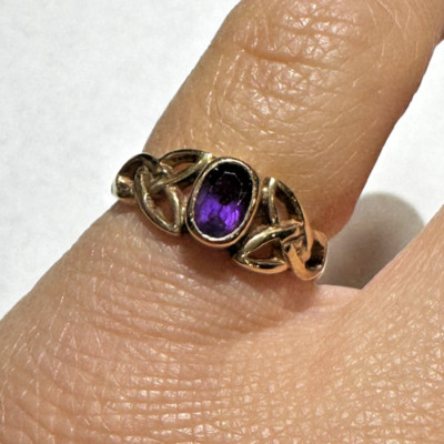 Geprüfter Britischer 9K Keltischer Knot Gelbgold Amethyst Solitär Ring Größe 4.5