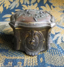 BOÎTE À BIJOUX EN RÉGULE DORÉ - ORFÈVRERIE DILECTA N°62 - VERS 1900
