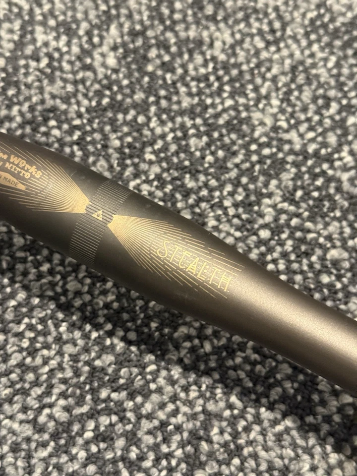 Barra de sigilo Simworks Nitto LITTLE NICK 31,8 mm 620 mm barrido trasero Foto 4 de 4