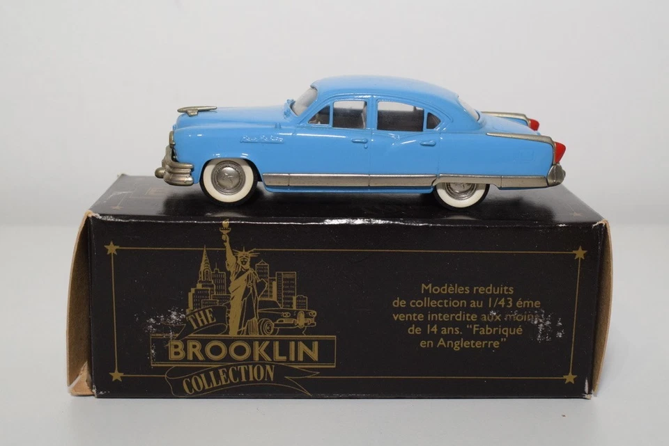 B85 1:43 BROOKLIN BRK29 BRK 29 KAISER MANHATTAN QUATTRO PORTE BERLINA 1953 BL... - Immagine 2 di 4