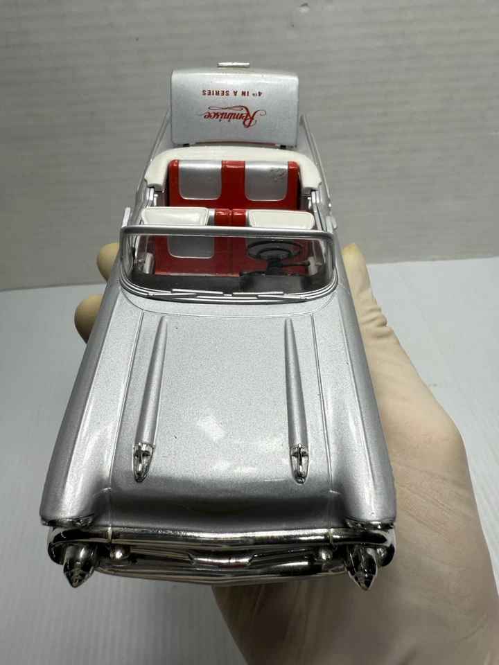 Liberty Classic 1957 Chevy Chevrolet conversível fundido carro prata limitada 1:24 - Imagem 3 de 4