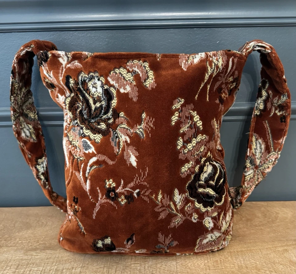 Bolso de Hombro Vintage SunNSand Casual Goods Años 90’s/2000’s Terciopelo Bordado Floral Foto 3 de 4