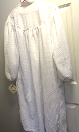 Nicole white bathrobe- sz 2x- sm quilt pattern-zip front -Pretty NWT - Picture 7 of 13