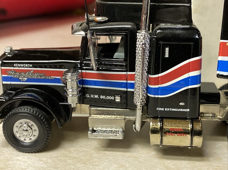 REDUCED Matchbox Collectables Harley Davidson Motorcycles Die Cast Truck Trailer - Image 3 of 4