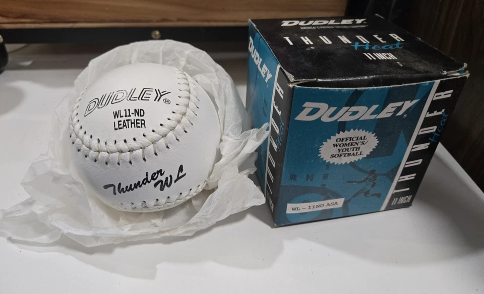 x36 Nuevo de Lote Antiguo Dudley WL-11N ASA 11" Thunder Heat Lanzamiento Rápido Bolas de Juego Oficiales Foto 2 de 3