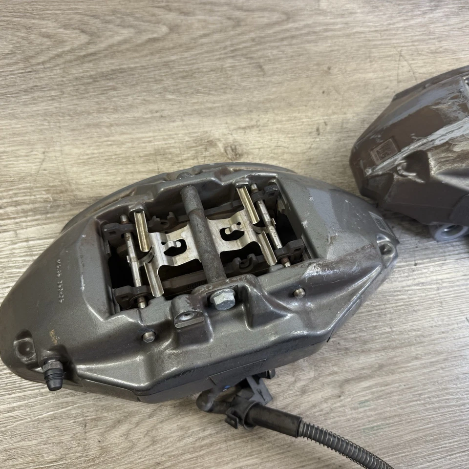 PAR DE PINZAS DE FRENO DELANTERAS BREMBO CONDUCTOR/PASAJERO MERCEDES SL550 SL440 13-20 Foto 3 de 4