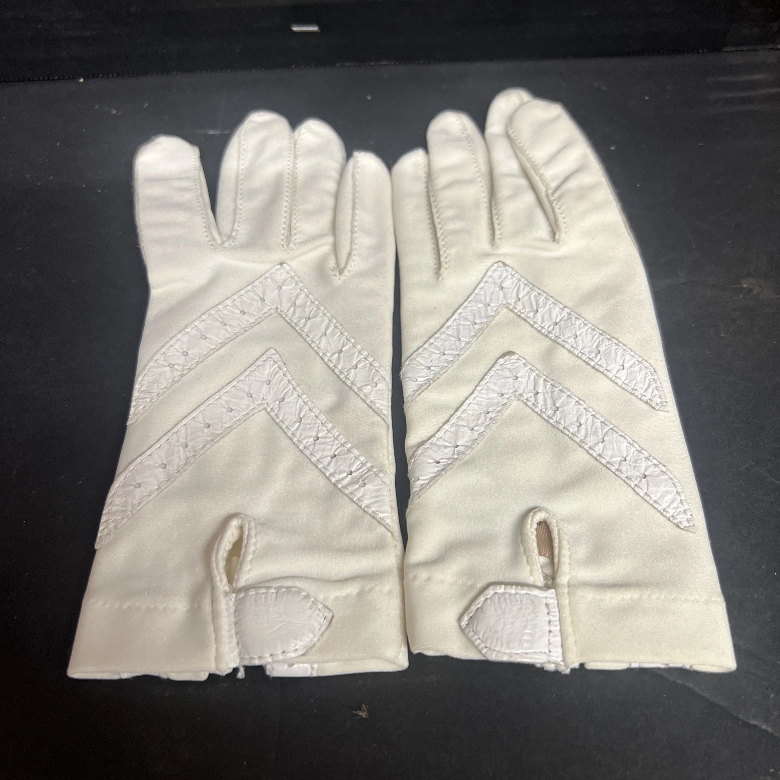Vintage ISOTONER Ivory Gloves One Size Driving Outdoor