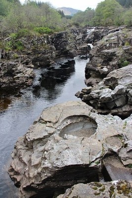 Foto 6x4 Eas Urchaidh Nach einer langen Frühlingstrockenperiode ist der Fluss Orchy l c2017