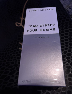 ISSEY MIYAKE L'Eau D'Issey Pour Homme Eau de Toilette Spray, 2.5 fl oz