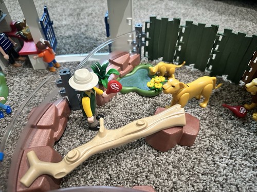 Playmobil 4850 Zoo Giraffes, Lions, Zebra, Elephants with some Extras - Picture 15 of 24