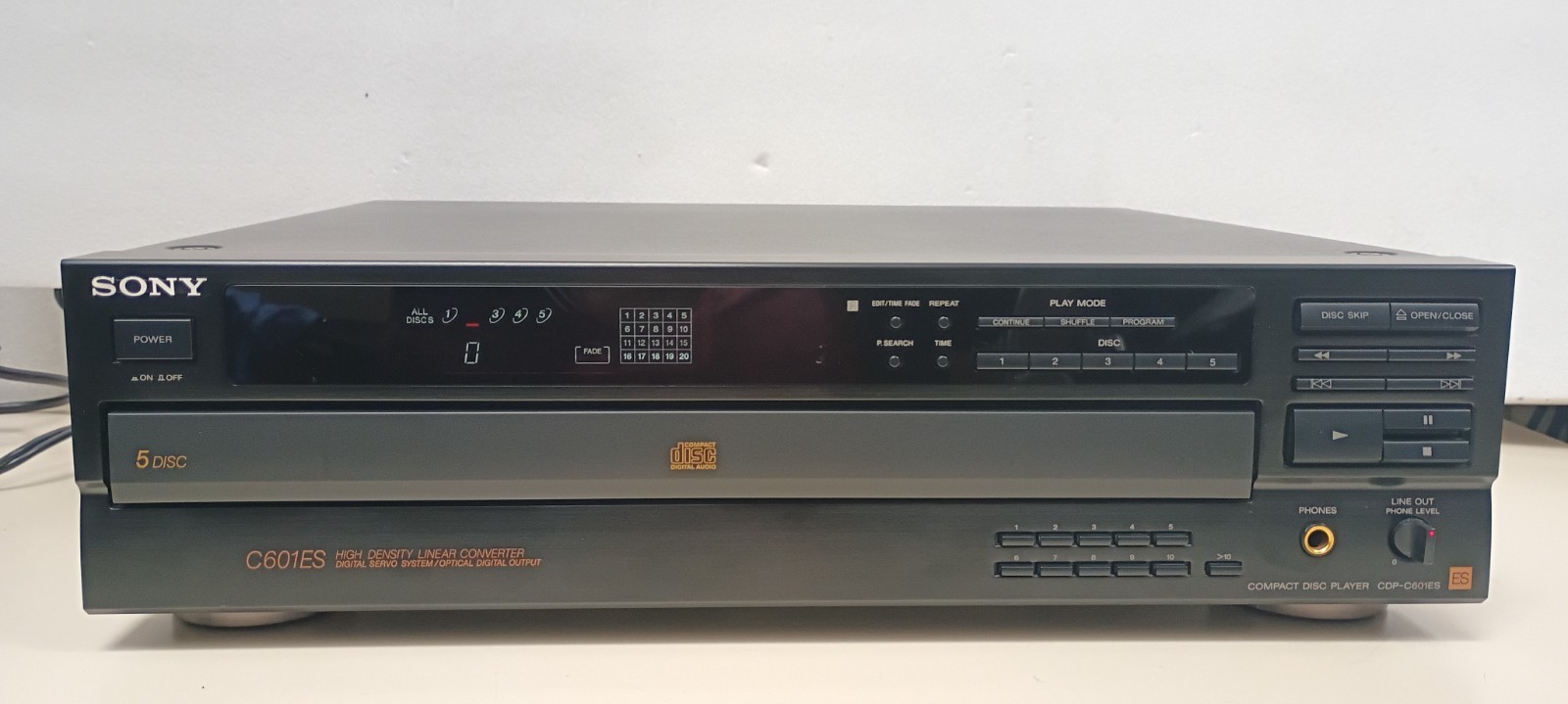 Sony  C601ES CDP-C601ES 5 Disc CD Player  FOR PARTS/REAPIR DISTORTED SOUND