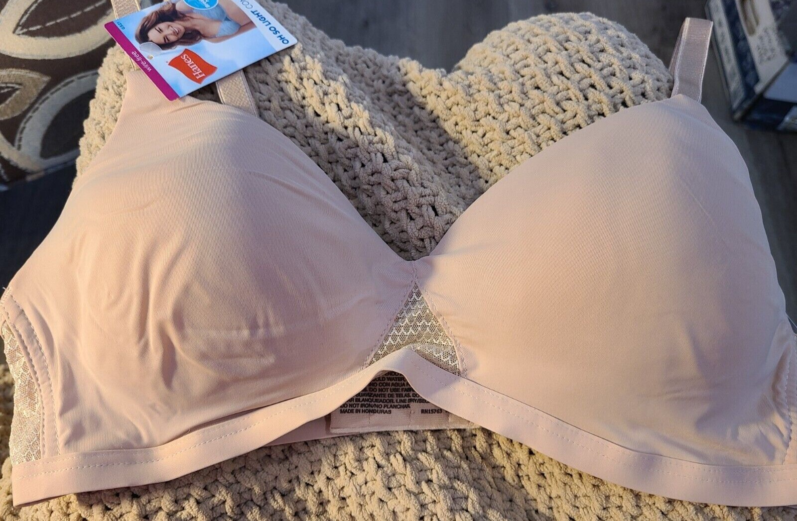Hanes Wire Free Bra. Breathable Mesh Model G521. Size Small Nude color