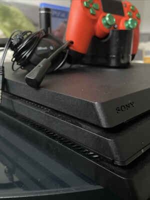 playstation 4 pro 1tb mit fifa 22 ein kontroller