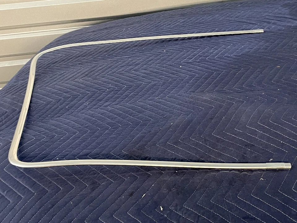 Moldura parabrisas cromado BMW E24 635csi 633csi M6  Foto 3 de 4