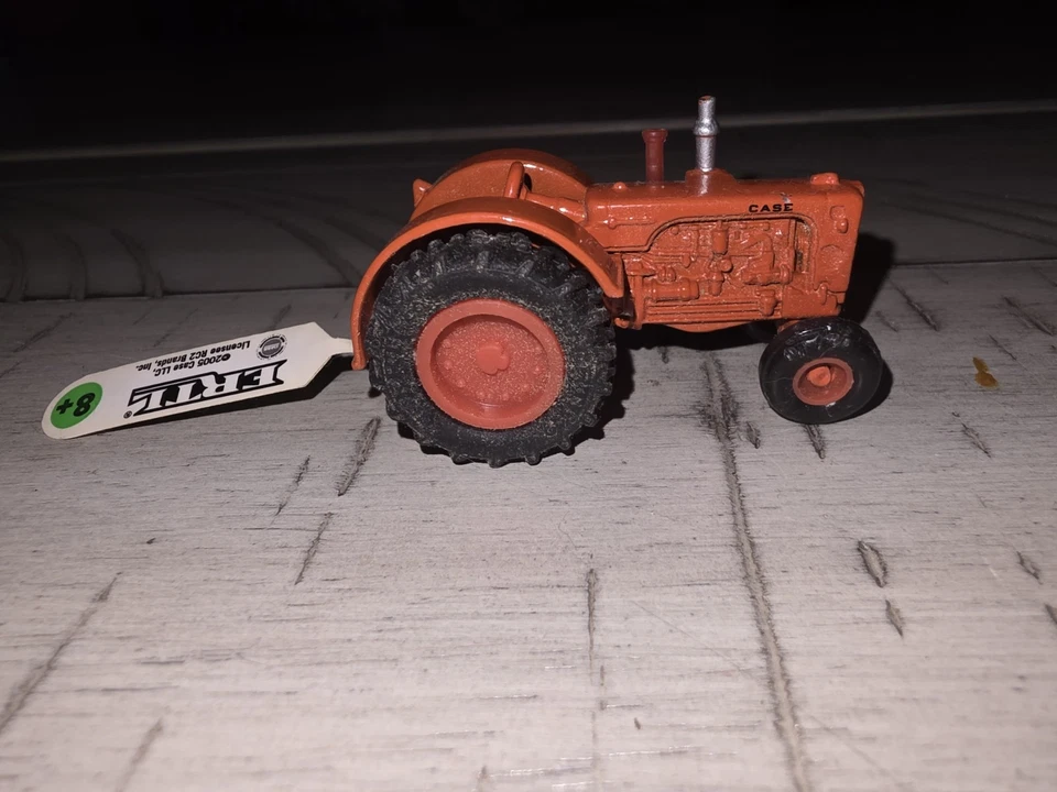 1:64 Case 500 Tractor by Ertl - Image 3 of 4