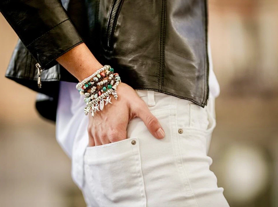 Pulsera UNO de 50 “Namaste” Cristal Turquesa Chapado en Plata Metal Cuero Marrón Foto 3 de 4