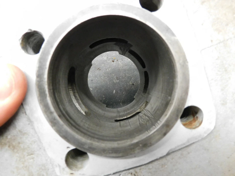 Suzuki TS 185 TS185 cilindro barril #2 2409 Foto 2 de 4