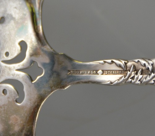 Tiffany & Co - Rare Vine Sterling Silver Tomato Pea Server Daisy Motif - 7 3/4" - Picture 6 of 8