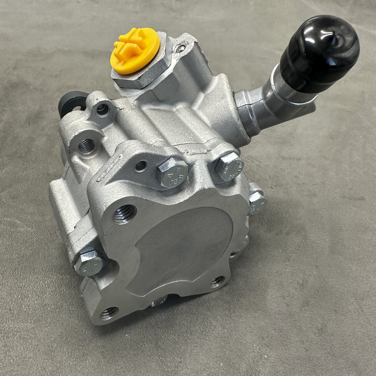 Power Steering Pump W/PULLEY 670034747 for Maserati Levante 2017-2020