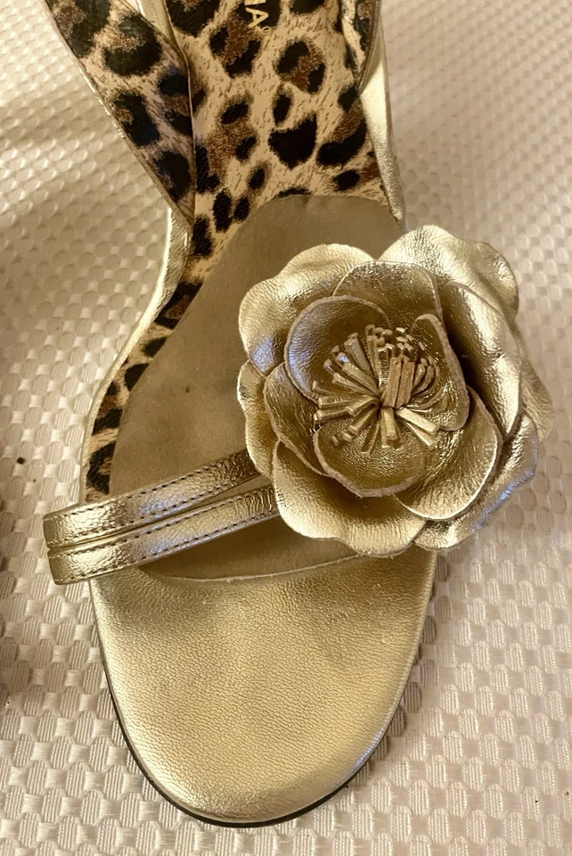 Dolce & Gabbana 皮革吊带带大花 41 码 — 第 2/4 张图片