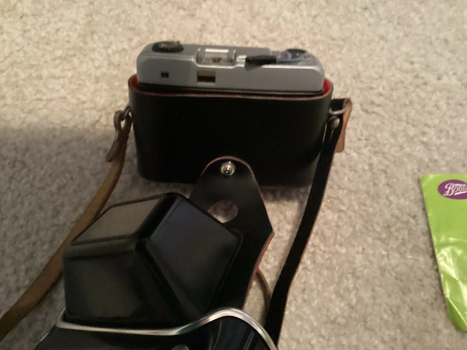 Vintage Boots Beirette 35mm Camera with Original Case & Instructions - Image 3 of 4