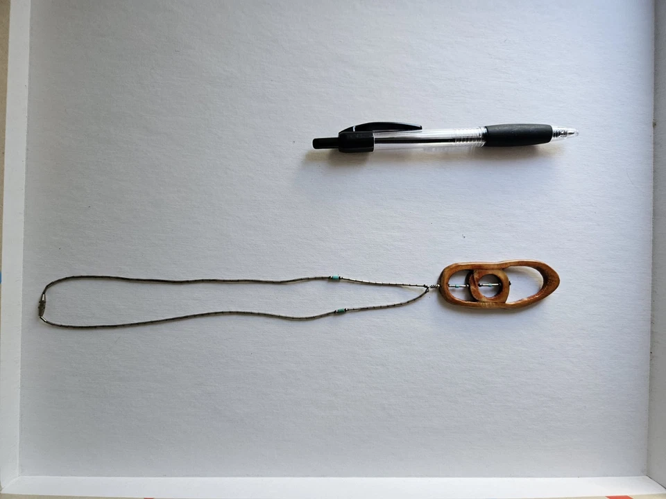 Collar colgante vintage de madera tallada a mano estilo artesanal popular boho Foto 3 de 4