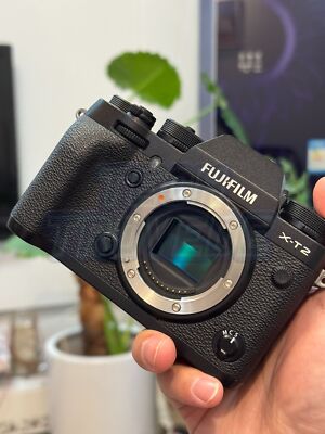 Fujifilm Fuji X-T2 XT2 Black 24.3MP mirrorless with cap Without Lens [Near Mint]