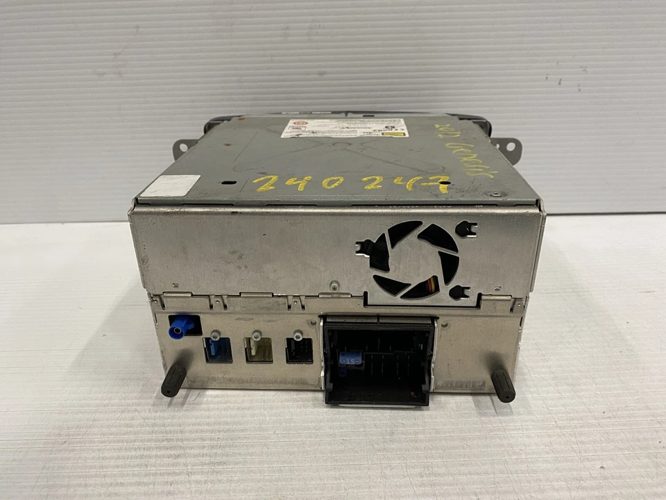 2009-2013 HYUNDAI GENESIS NAVIGATION CD RADIO RECEIVER HEAD UNIT OEM 96560-3M857 - Image 3 of 4