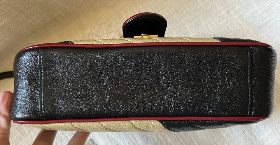 Bolso Bandolera Gucci Marmont Torchon Matelasse Piel de becerro Pequeño de Hombro Foto 3 de 4