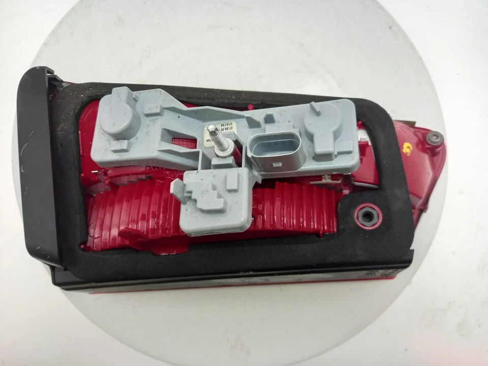 Luz trasera AUDI A6 O/S 2011-2014 5 puertas Estate derecha   Foto 4 de 4