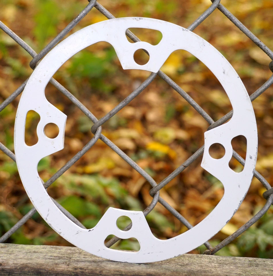 RaceFace Chainguard Bash Guard 34T Max Chainring 104 BCD Cranks 4 Arm White - Image 3 of 4