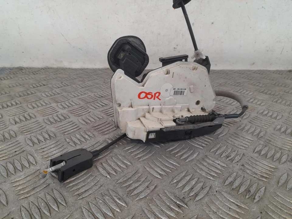 Volkswagen Golf Door Lock Actuator Right Driver Rear 2008-2015 5K4839016B — 第 2/4 张图片