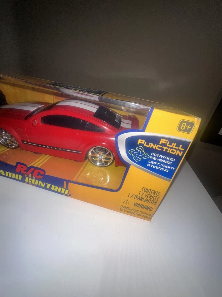 Jada Toys Bigtime Muscle 2006 Ford Mustang GT R/C 49MHz Full Function Red Car - Image 3 of 4