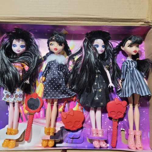 Wednesday Monster Suprise Fashion Doll Set in scatola marrone (#1) - Foto 2 di 5
