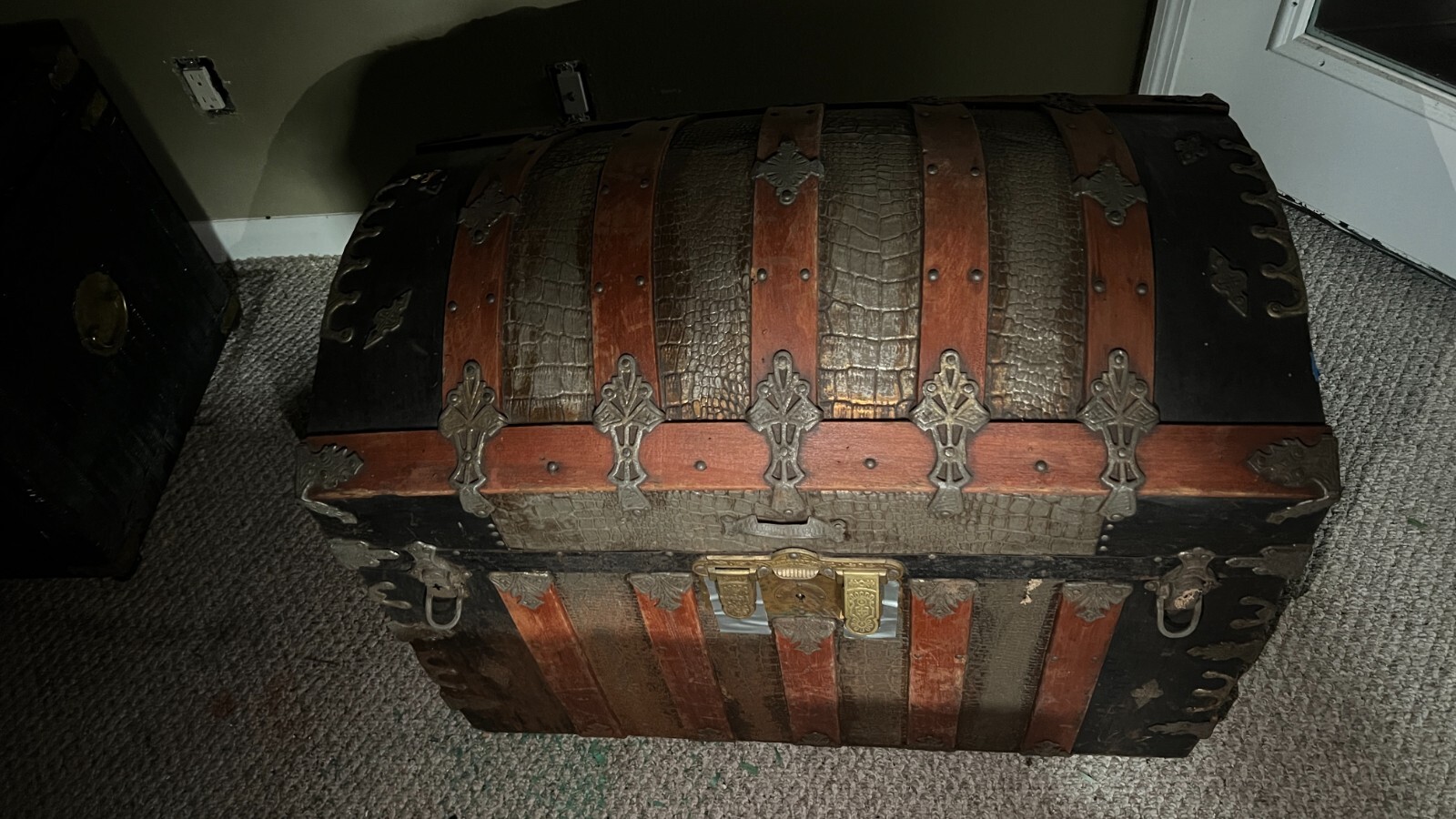 Large, Rounded Top, Keepsake Vintage Trunk Styled Wood & Metal Antique