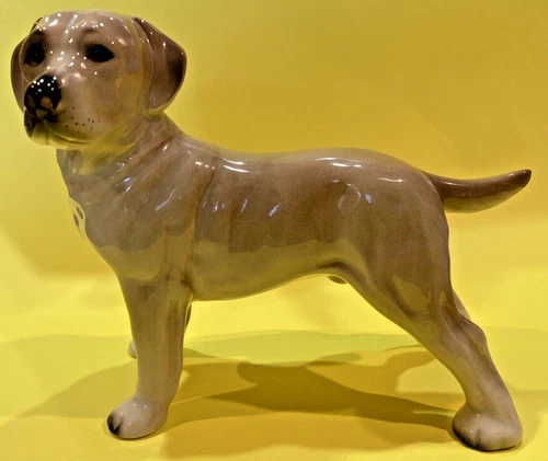 VINTAGE COOPERCRAFT (ENGLAND) GOLDEN LABRADOR RETRIEVER FIGURINE - PERFECT - Picture 1 of 6