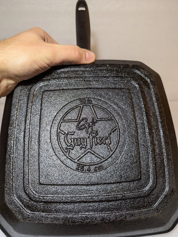 限量版罕见 Guy Fieri 10 英寸方形铸铁煎锅烤盘  — 第 2/4 张图片
