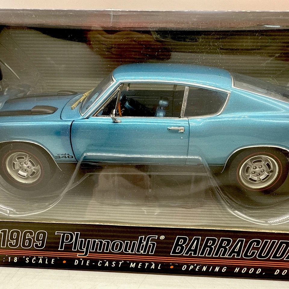 Highway 61 1968 Plymouth Barracuda 50306 Blue 1:18 Scale Diecast - Image 3 of 4