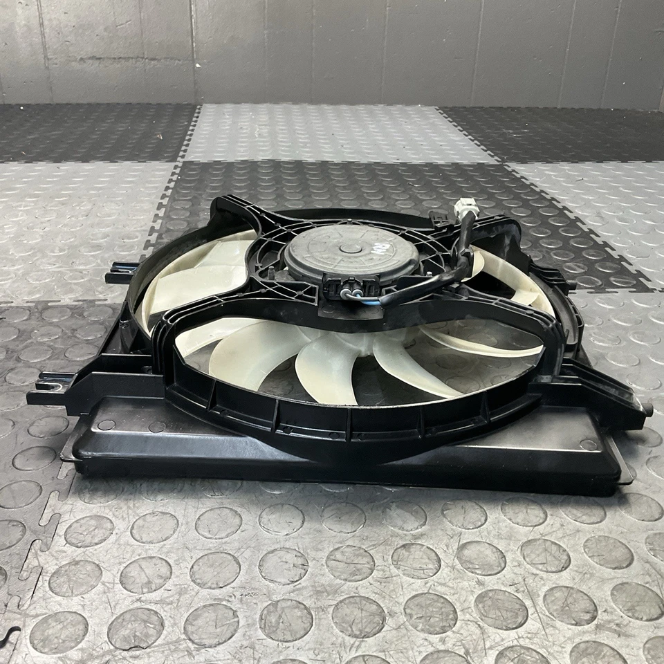 Conjunto de ventilador de refrigeración radiador lado pasajero derecho Subaru WRX STI 2015-2018 FABRICANTE DE EQUIPOS ORIGINALES Foto 4 de 4