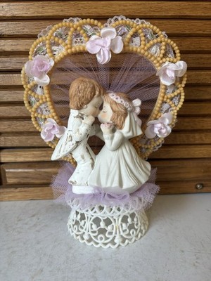 Vintage Wedding Cake Topper Bride Groom Kissing Heart Arch Tulle Flowers *Read