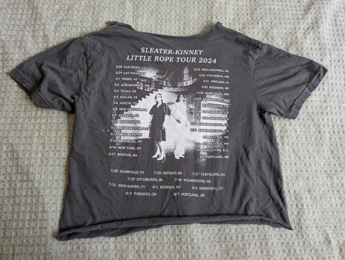 Sleater Kinney Shirt Women Medium Gray Little Rope Tour 2024 Cut Cropped - Picture 2 of 9