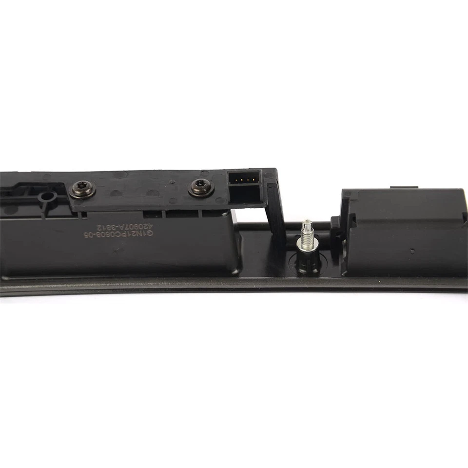 Maniglia portellone targa per Audi A3 A4 B6 B7 A6 C6 Q7 RS3 8P4827574 - Immagine 4 di 4