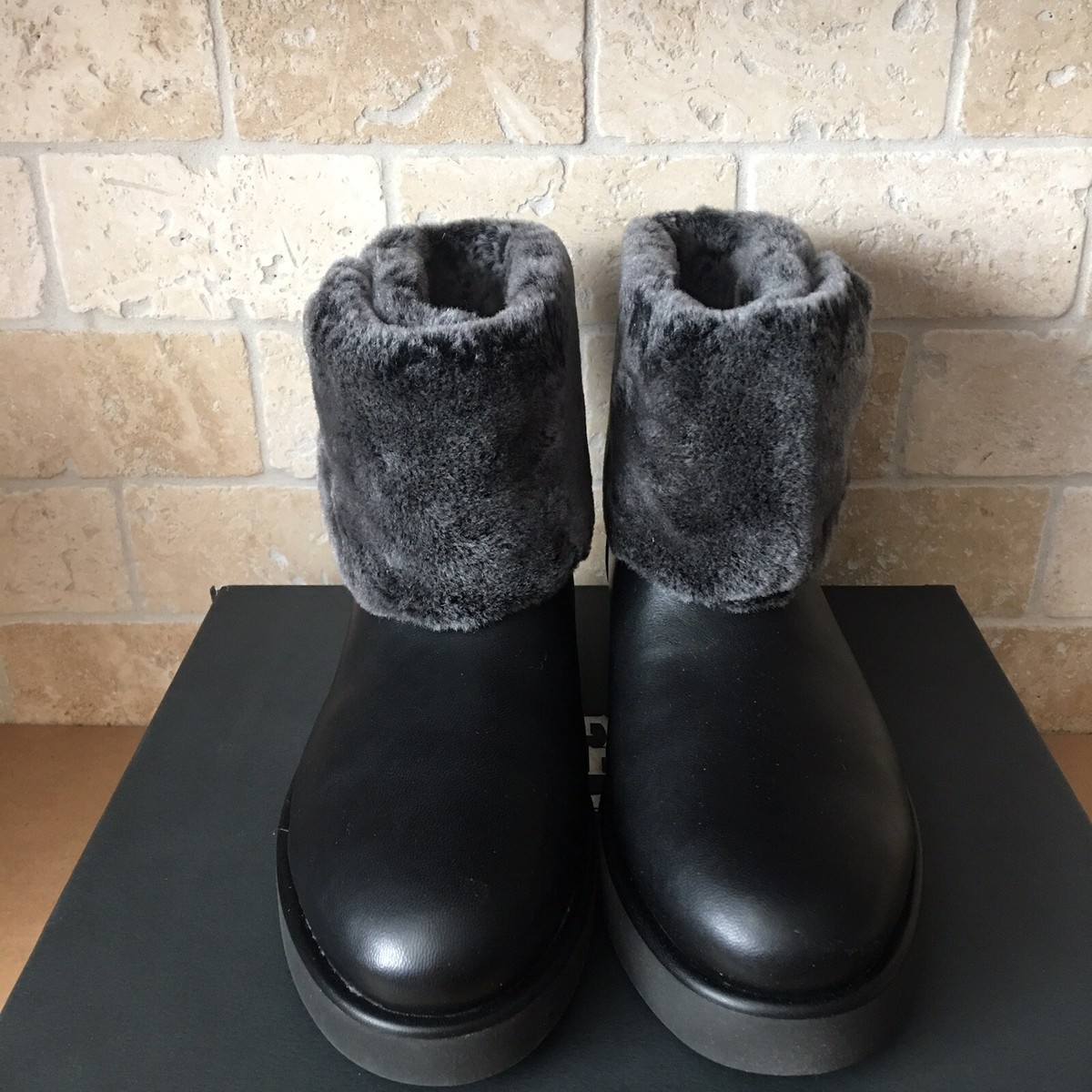 Ugg Berge Mini Boot New! UGG Classic Mini Berge Genuine Shearling