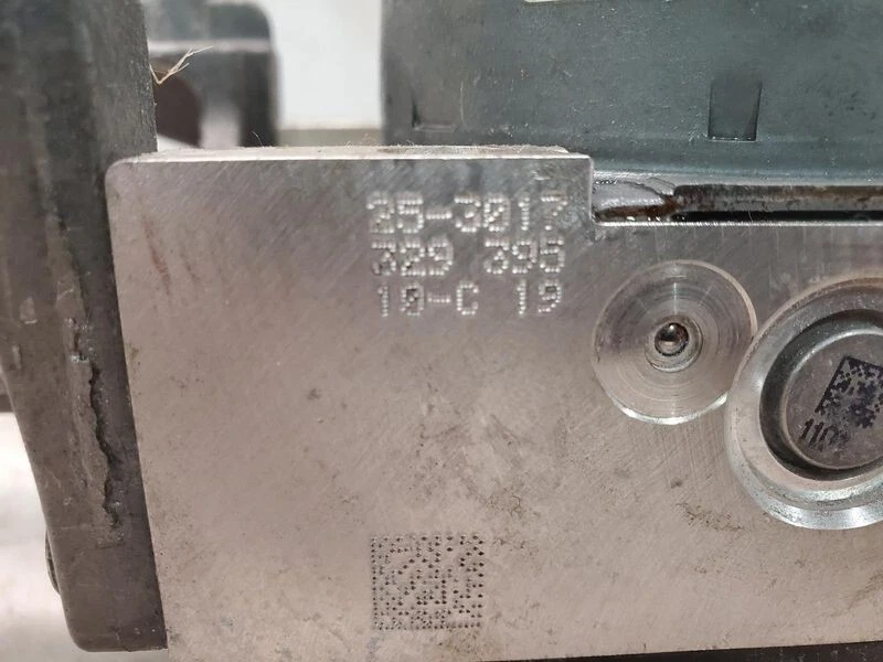 2018-2022 Dodge Challenger ABS Anti-Lock Brake Pump Control Module Assembly - Image 3 of 4