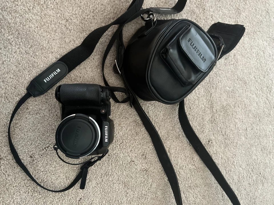 Fujifilm FinePix S Series S5700 7.1MP Digital Camera - Silver, photo 1 of 5