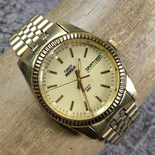 Vintage Timex Men Day Date Gold Tone Fluted Bezel Jubilee Quartz 35mm Watch 8"