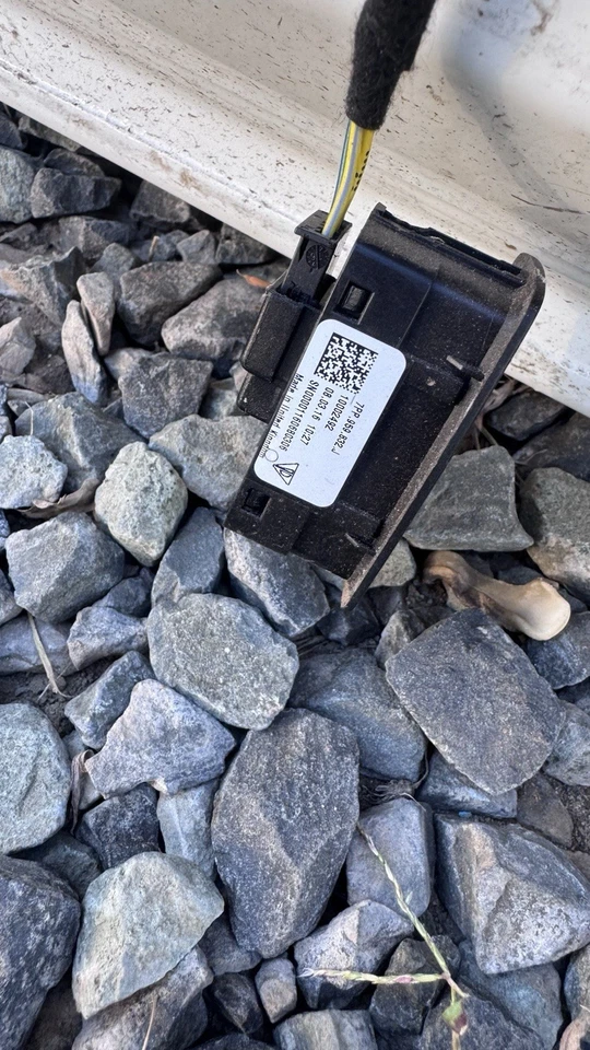 SOLO RECOGIDA LOCAL Porsche Macan 2016 puerta trasera. Limpio. sin arañazos ni abolladuras. Foto 3 de 4