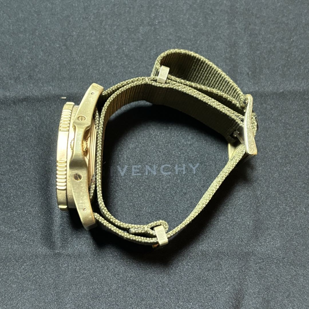 Givenchy Gy100181S02 Analog Quartz Men Seventeen Watch Gold